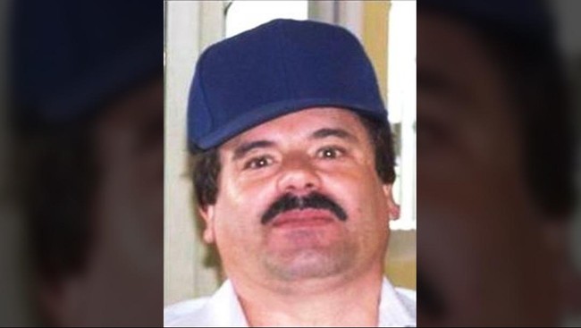 Seorang hakim Meksiko menangguhkan sementara perintah ekstradisi untuk buronan narkoba paling populer di dunia, Joaquin “El Chapo” Guzman ke AS.