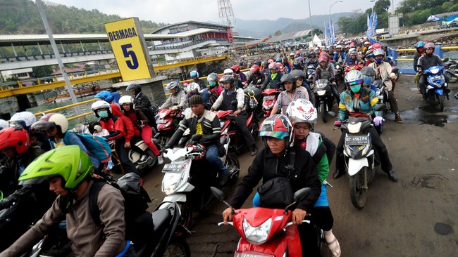 ASDP cabang Merak menyiapkan 58 kapal dan 57 loket untuk menghidari penumpukan penumpang saat puncak arus mudik terjadi.
