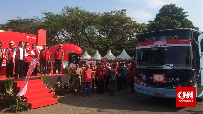 Pernyataan Ahok yang menyarankan pemudik kembali ke Jakarta membawa keluarga dianggap bertolak belakang dengan program yang digalakkan sang Gubernur.