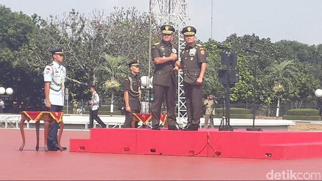 Moeldoko yakin Jenderal Gatot Nurmantyo bisa berbuat lebih baik untuk menjadikan TNI lebih solid dan makin dicintai rakyat. 
