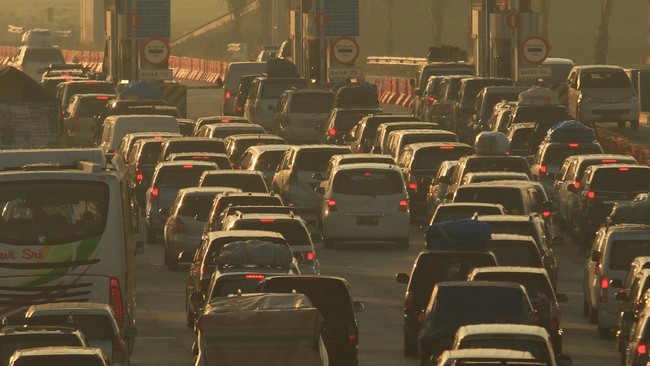 PT Lintas Marga Sedaya (LMS) mengantisipasi lonjakan dan memastikan kelancaran arus balik dengan memperbanyak gerbang tol Cipali arah Jakarta yang dibuka.