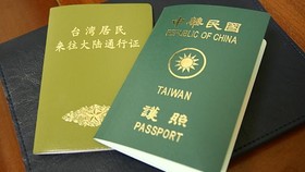 Stiker Jadi Penanda Beda Paspor Taiwan dan China