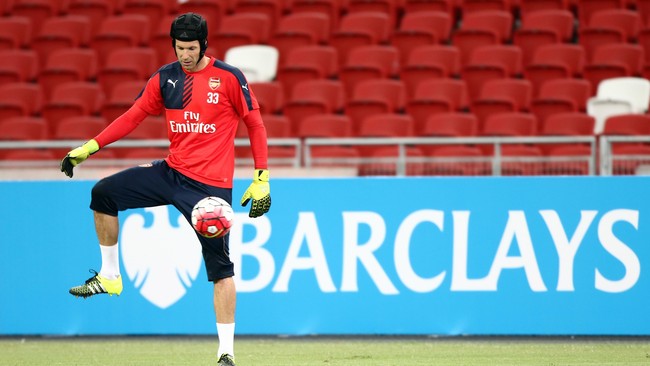 Rahasia Arsenal dapat mengalahkan Chelsea menurut Petr Cech karena tim barunya memiliki skuat yang seimbang antara pemain berpengalaman dan haus kemenangan.