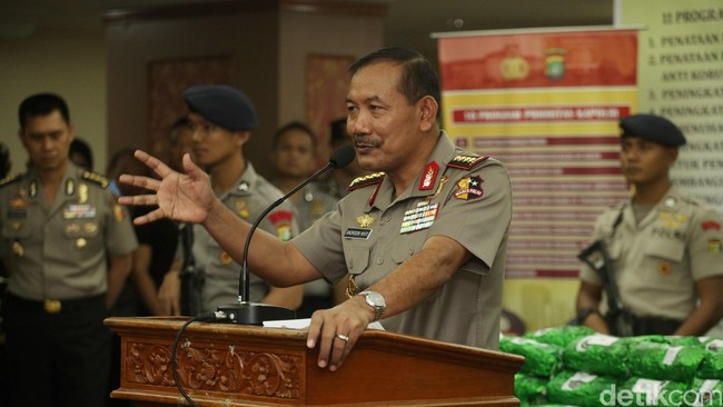 Kapolri Jenderal Badrodin Haiti menyebut ada pelaku usaha yang sengaja membuat Indonesia ketergantungan terhadap impor pangan.