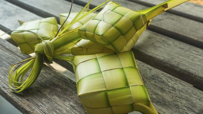 Aneka makanan nikmat tersaji saat Lebaran. Namun bagi penderita kolesterol tinggi, Anda harus berhati-hati pilih makanan.