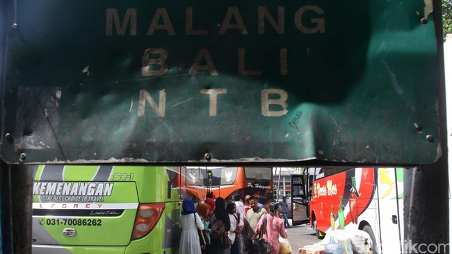 Pemudik diperkirakan banyak yang beralih ke moda transportasi kereta api karena bisa membeli tiket secara online.