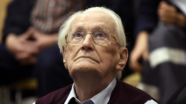Seorang pria Jerman berusia 94 tahun yang bekerja sebagai akuntan di kamp kematian Auschwitz dinyatakan bersalah pada Rabu (16/7).