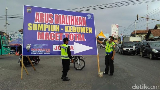 Ada sejumlah akun Twitter yang aktif memberikan informasi lalu lintas di perkotaan, jalur mudik utara, hingga jalur selatan. Berikut daftarnya!