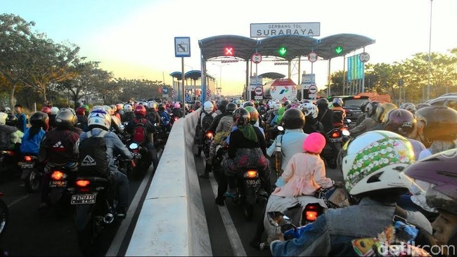 Kuota yang masih tersisa untuk angkutan gratis sepeda motor yaitu dengan kapal laut sebanyak 484 unit dan kereta api 372 unit.