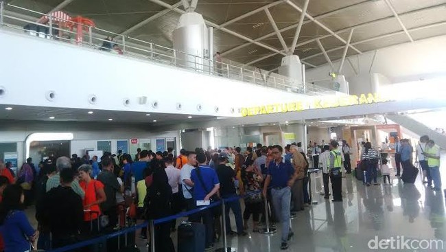 Selain Juanda, penerbangan Garuda dari dan ke Malang, Banyuwangi, Jember dan Ternate juga sementara tidak dioperasikan.