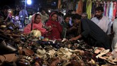 Baju Baru dan Makanan Ramaikan Lebaran di Berbagai Negara Tradisi baju baru dan mengkonsumsi makanan khas mewarnai perayaan lebaran di berbagai negara di dunia, termasuk daerah konflik Palestina dan Afghanistan.