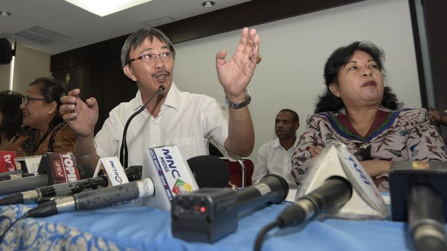 Pemerintah Diminta Ungkap Poin UU ITE yang Dianggap Tak Adil Koordinator TEPI Jeirry Sumampow meminta Pemerintah mengungkap pasal-pasal di UU ITE yang dianggap bermasalah demi menyamakan persepsi dengan masyarakat.