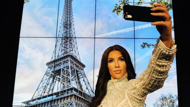 Untuk mendapatkan foto selfie yang sempurna, Kim Kardashian West ternyata punya senjata rahasianya sendiri.