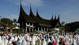 Tarekat Naqsabandiyah Rayakan Idul Fitri 24 Juni