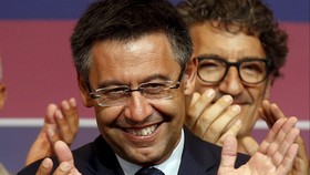 Tom Browne Jadi Desainer Busana Resmi Klub Bola Barcelona