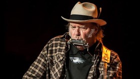 Neil Young Anti Buka 'Lapak' Streaming