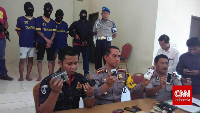 Kepala Kepolisan Resor Kota Depok, Komisaris Besar Dwiyono menyatakan, sejumlah barang dijual oleh para pembunuh ntuk keperluan pribadiya masing-masing.
