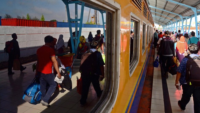 Manajer Humas Daops 3 Cirebon, Krisbiyantoro mengatakan peningkatan telah terjadi sejak Jumat (16/6). Penumpang yang turun sebagian besar di Stasiun Kejaksan.