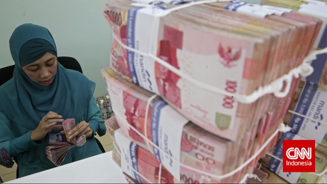 Manajemen Bank Mandiri memperkirakan likuiditas akan melonjak Rp4,1 triliun, sementara BNI menilai akan ada tambahan likuiditas Rp2,7 triliun.