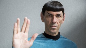 Trailer 'Star Trek' Menyusup ke 'Star Wars'