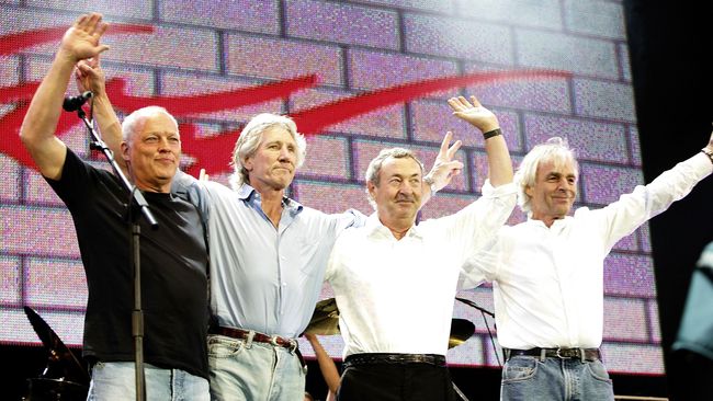 John Kasich mengaku sangat nge-fans Pink Floyd. Ia pernah datang ke konser The Wall dan mengidolakan sang pencabik bass, Roger Waters.