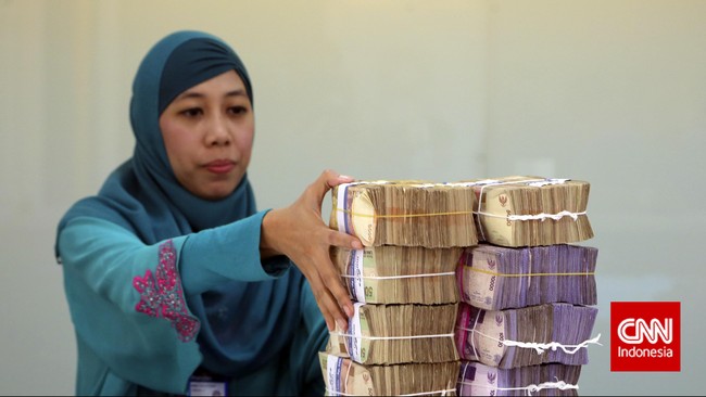 Dua bank umum disebut tengah mengajukan izin pembentukan unit usaha syariah (UUS) ke OJK, sedangkan 4 UUS eksisting akan melakukan spin off.