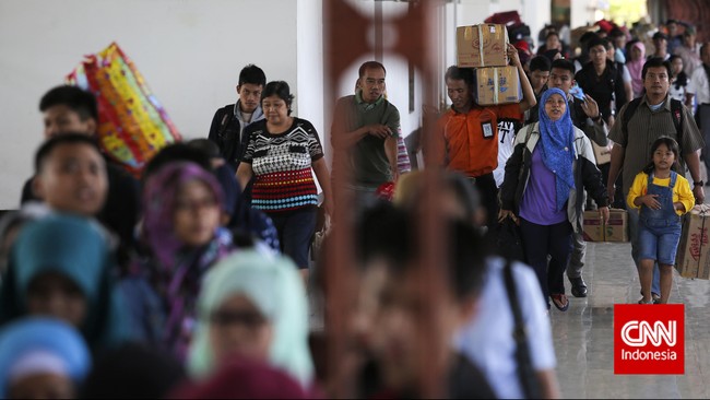 Polisi Badung, Bali, menjaring ratusan pemudik yang akan menuju ke Pulau Jawa. Para pemudik kemudian diwajibkan menjalani tes sebelum melanjutkan perjalanan.