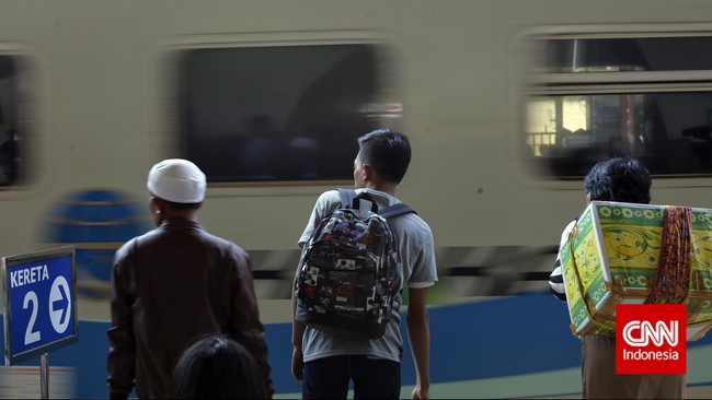 PT Kereta Api Indonesia (Persero) atau KAI mengklaim harga tiket kereta api tetap normal jelang hari libur panjang Imlek, Jumat (16/2) hingga Minggu (18/2).