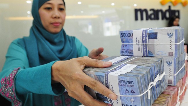 Sampai saat ini perbankan masih boleh melakukan restrukturisasi kredit lebih awal dengan hanya memperhitungkan satu pilar kemampuan dalam membayar.