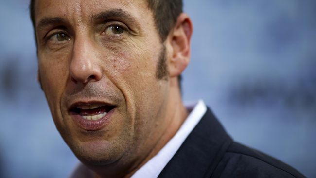 Terbayang betapa kocaknya bila dua komedian Adam Sandler dan Ben Stiller melebur jadi satu dalam film komedi Yen Din Ka Kissa. 