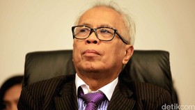 OC Kaligis 'Curhat' Tak Bisa Bayar Gaji Karyawan