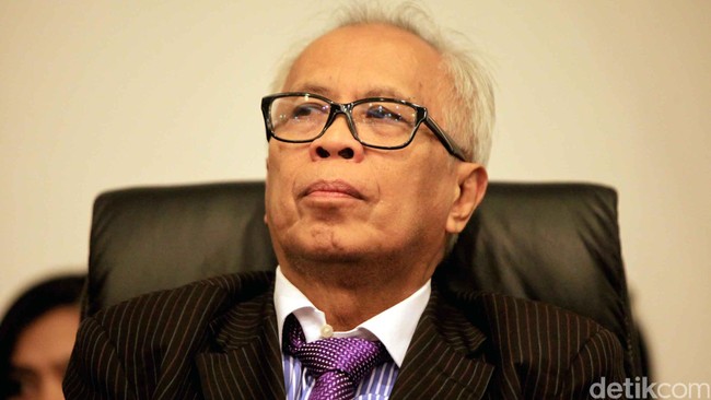 Pelaksana tugas Pimpinan KPK Indriyanto Seno Adji mengatakan pihaknya tetap menganggap Kaligis bersalah dan turut serta menyuap tiga hakim PTUN Medan.