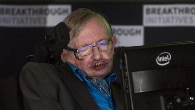 Di tengah keterbatasan, Stephen Hawkings mampu menelurkan sejumlah pemikiran termasuk tiga teori yang dinilai kontroversial mengenai alam semesta dan kosmologi.