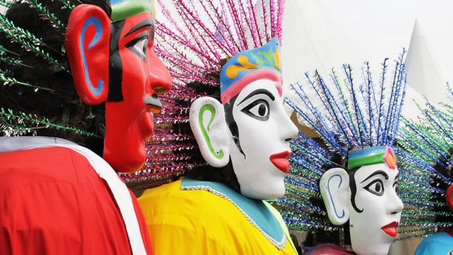 Ondel-Ondel bukanlah boneka sembarangan. Pembuatannya membutuhkan ritual yang disebut masyarakat Betawi sebagai 'Ngukup'.