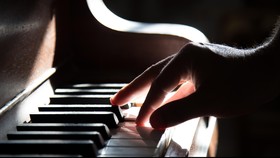 Rindukan Denting Piano Ibu Meinar di Layar Kaca dan Kelas TK