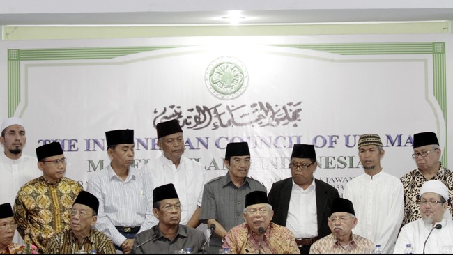 Pemerintah diminta untuk mengurus dan menyantuni pengungsi. Jumlah korban nantinya akan diselidiki oleh tim investigasi MUI.