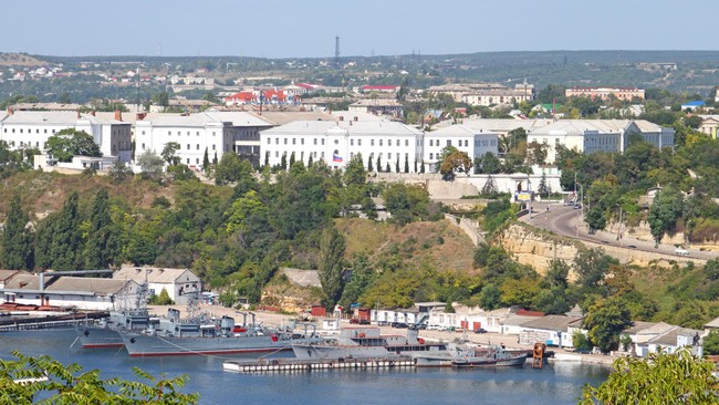 Sejarah, budaya, tradisi dan demografi menjadi alasan bagi anggota parlemen Perancis untuk mengakui status Crimea yang lebih cocok bergabung bersama Rusia.