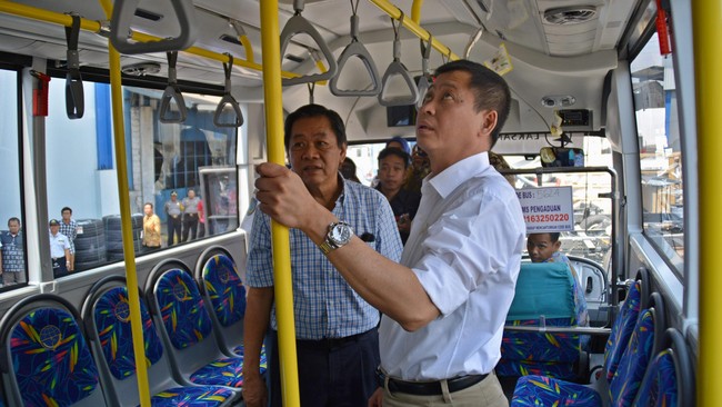 Anggaran tadi dibutuhkan untuk mengurus izin trayek, pembiayaan bea balik nama, hingga biaya pengiriman bus ke beberapa daerah.