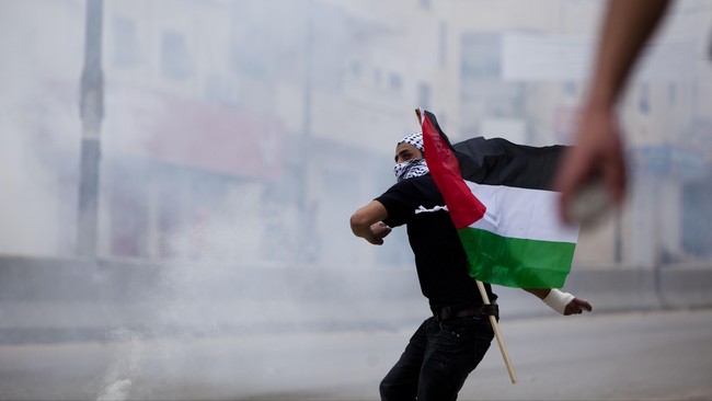 Seorang pemuda Palestina tewas di Tepi Barat, menyusul kematian seorang bayi 18 bulan, diduga kuat akibat perbuatan kelompok ekstremis Israel.
