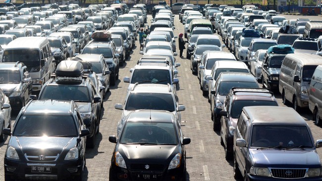 Dominasi Astra di pasar otomotif nasional tumbang setelah sebagian pangsanya direbut oleh pabrikan otomotif non Astra, yang per Juli menguasai 51 persen.