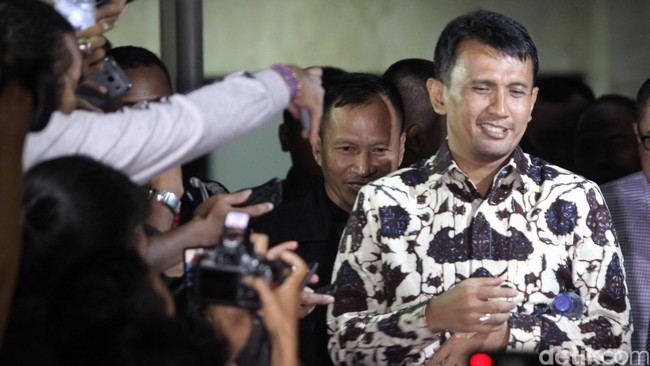 KPK terus mengembangkan perkara yang menjerat Gubernur nonaktif Sumatera Utara Gatot Pujo Nugroho. Dugaan pengamanan kasus jadi salah satu fokus. 