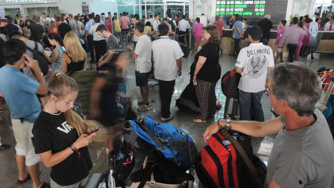 Di tengah pandemi Covid-19, Inggris, Perancis, Jerman, hingga Rusia menyewa pesawat khusus untuk mengevakuasi warga negara mereka yang berlibur di Bali.