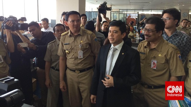 Yuddy menyebutkan sekitar 32,4 persen pegawai di kementeriannya tidak hadir pada hari pertama masuk kerja ini dikarenakan mengambil cuti.