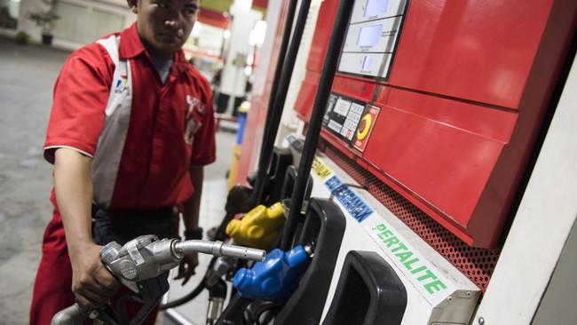 Produk bahan bakar minyak (BBM) terbaru dari Pertamina, Pertalite, akan mulai dijual besok, Jumat (24/7). Benarkah harganya Rp 8.400 per liter? 