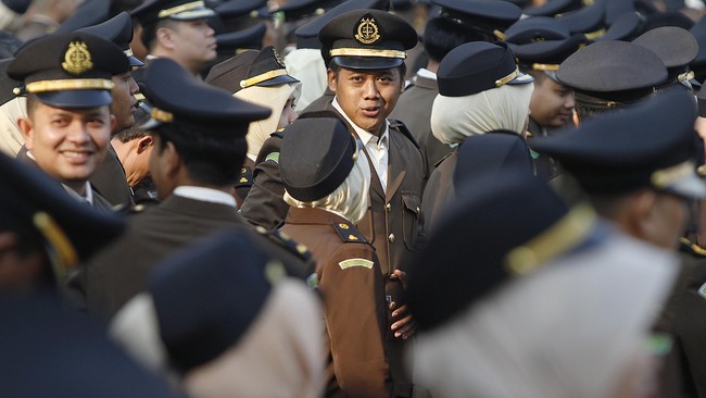 Pelaksana tugas Jaksa Agung Muda Pengawasan Jasman Panjaitan tak mengelak dari opini publik yang menyangsikan kredibilitas profesi jaksa saat ini.