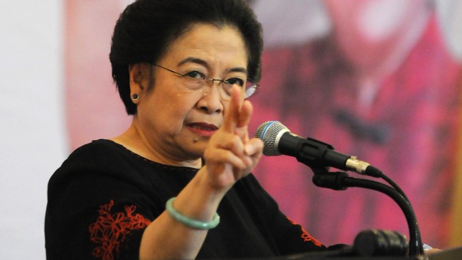 Ancaman kepada Indonesia salah satunya berbentuk perang ideologi. Mega menyebut hal itu mewujud pada usaha menggantikan Pancasila sebagai ideologi negara.