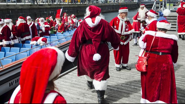 Tawa "Ho Ho Ho" terdengar keluar dari mulut kakek-kakek berjenggot putih panjang dan lebat yang melambaikan tangan ke kerumunan manusia di Kopenhagen, Denmark.