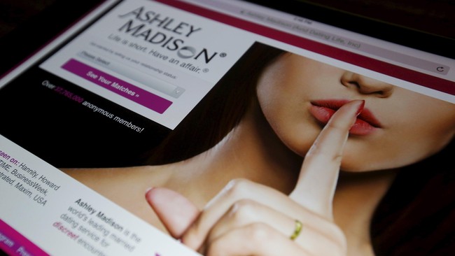 Peretasan situs selingkuh Ashley Madison menyisakan cerita lain soal password yang banyak dipakai pengguna situs tersebut. Ada yang lucu, ada yang aneh.