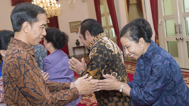 Presiden Joko Widodo menitahkan Menteri BUMN Rini Soemarno agar proyek kereta api di Papua bisa mulai dikerjakan paling lambat November 2016.
