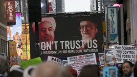 Ribuan Warga AS Tolak Kesepakatan Nuklir Iran